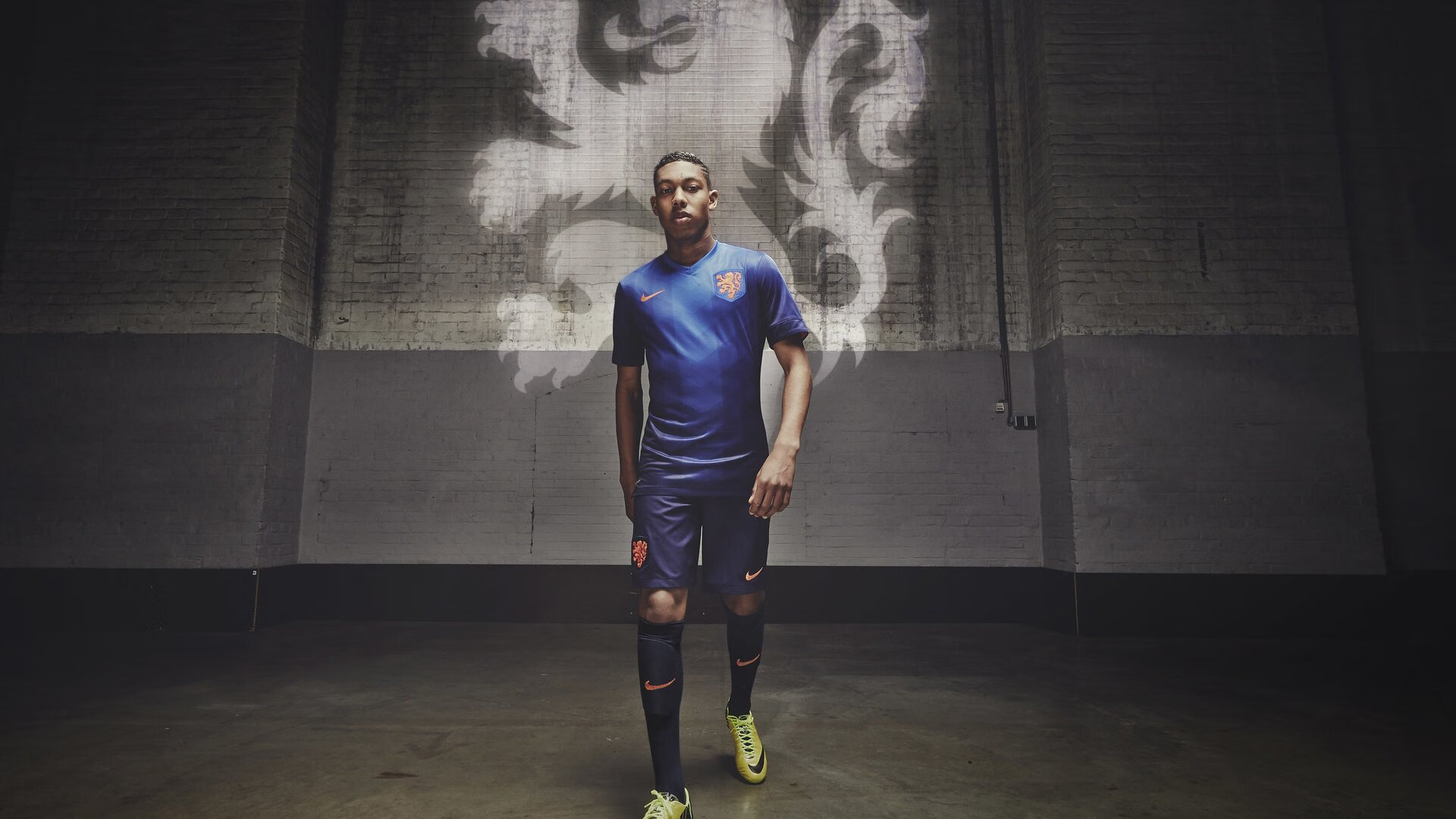 体育明星拍摄公益宣传片引发广泛讨论，体育明星为主题的海报